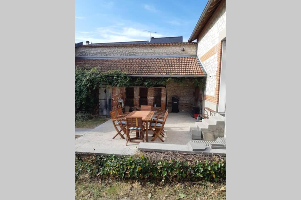Gite, Maison A La Campagne Ardennes, Aisne,Marne Le Thour Esterno foto